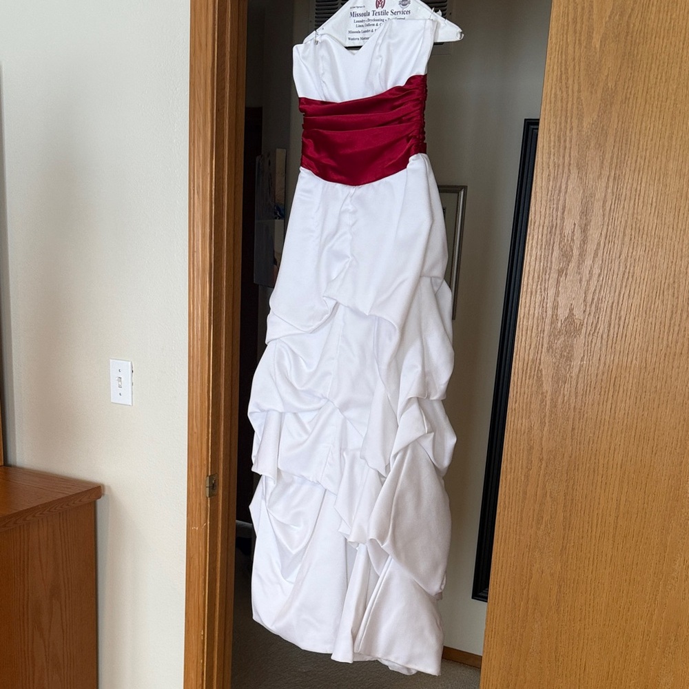 Masquerade Strapless Prom Dress Size 6 White Red Y2K Formal Gown
